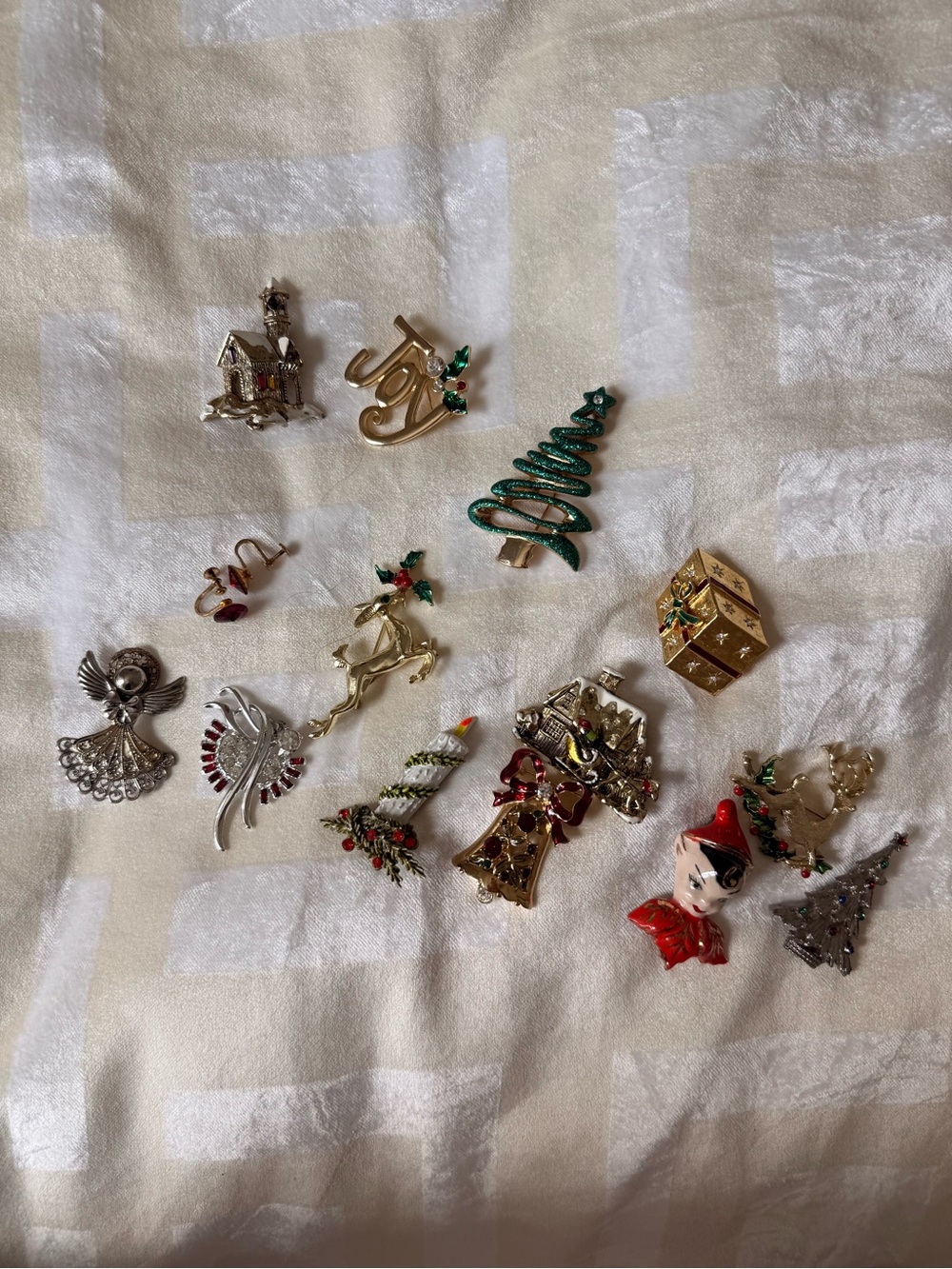 Assortment of vintage Christmas brooches